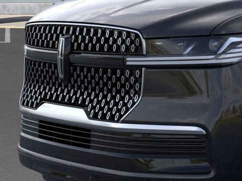 New 2026 Lincoln Navigator Premiere AWD/4WD image 17