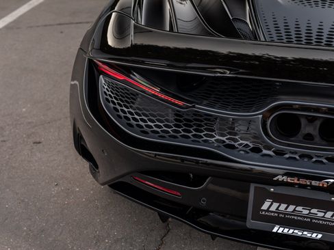 Used 2024 McLaren 750S Spider RWD image 26