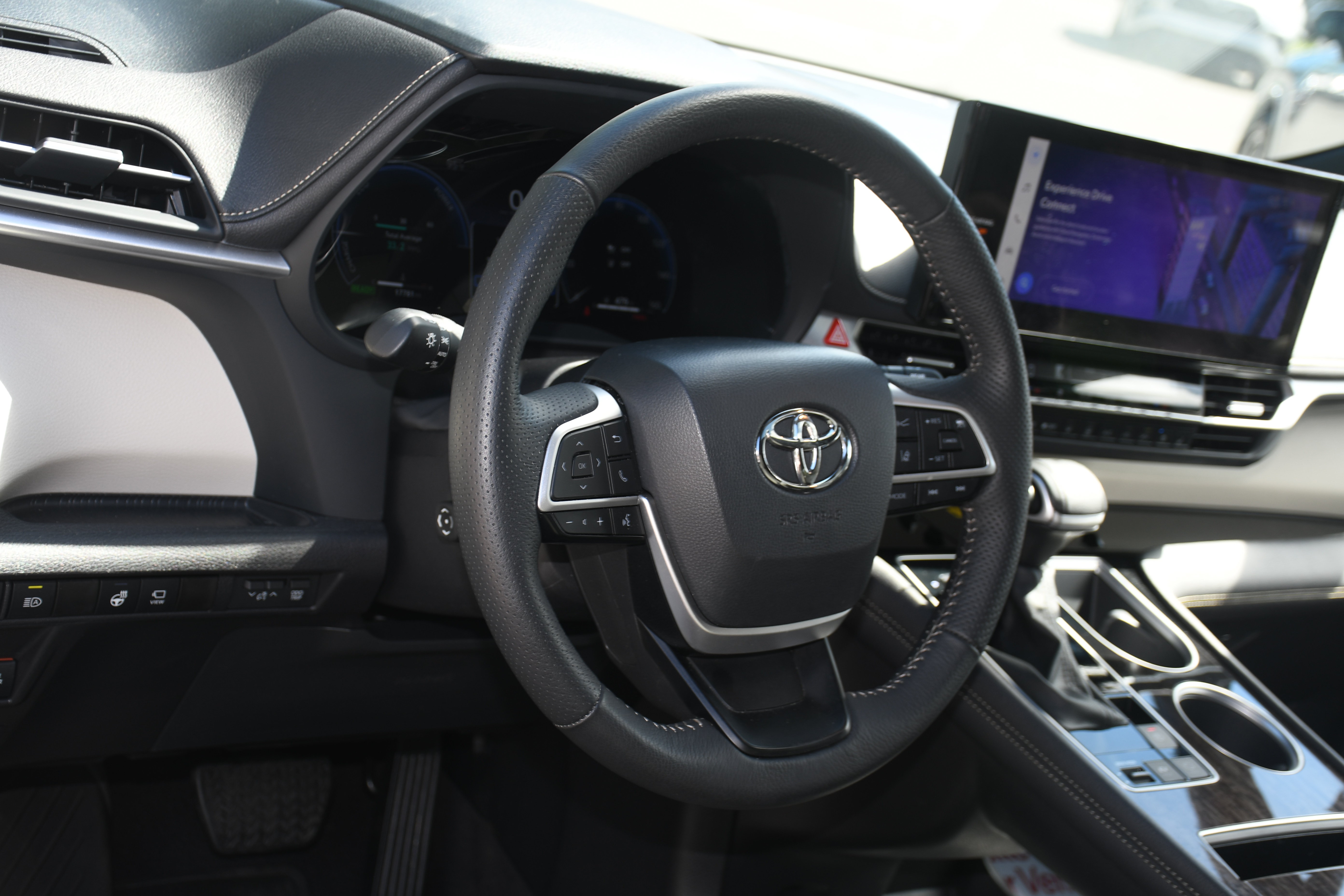 Certified 2025 Toyota Sienna Platinum AWD/4WD image 9