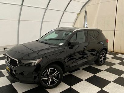 Used 2023 Volvo XC40 B5 Core