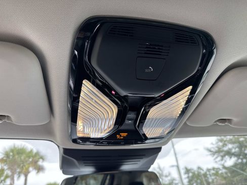 Used 2025 BMW X7 xDrive40i image 28