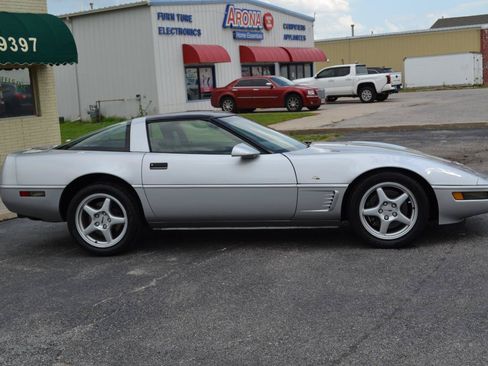 Used 1996 Chevrolet Corvette Coupe RWD image 13