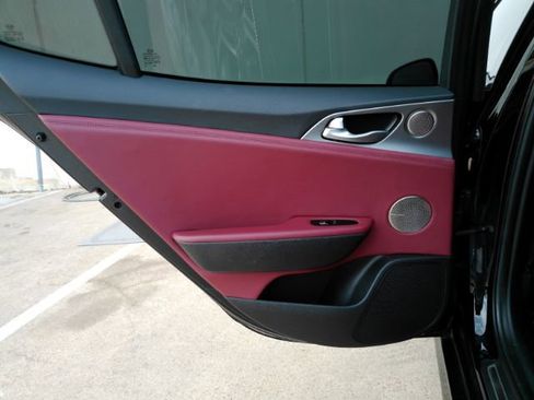 Used 2018 Kia Stinger GT2 image 16