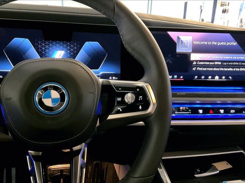 Used 2024 BMW i7 eDrive50 w/ M Sport Package RWD image 23