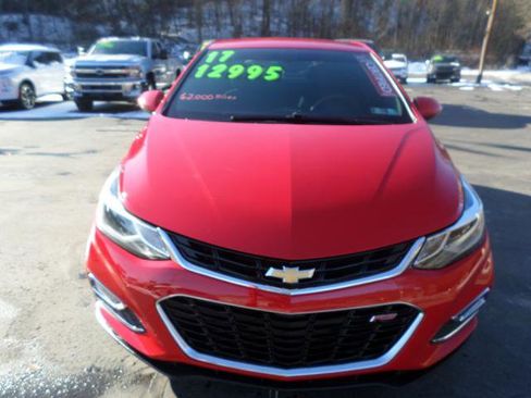 Used 2017 Chevrolet Cruze LT w/ Convenience Package image 4