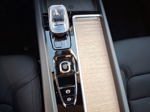 New 2026 Volvo XC60 B5 Plus w/ Protection Package Premier image 9