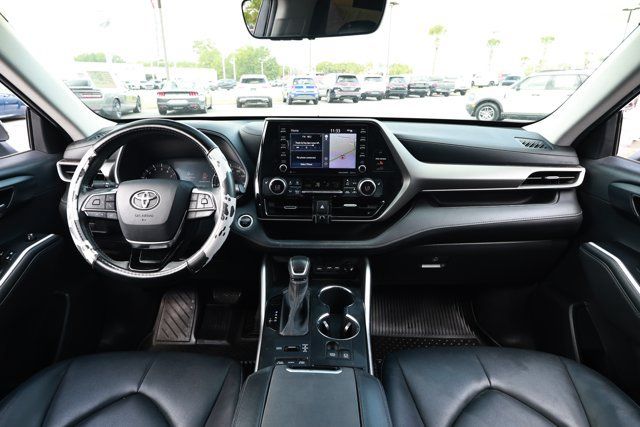 Used 2020 Toyota Highlander XLE AWD/4WD image 33