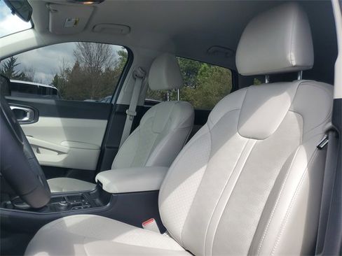 Certified 2025 Kia Sorento S image 14
