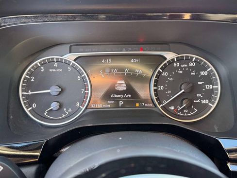 Used 2025 Nissan Pathfinder SL AWD/4WD image 25