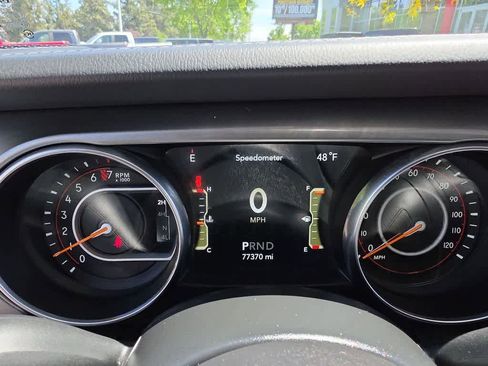 Used 2021 Jeep Wrangler Unlimited Sahara w/ Uconnect 4C Nav & Sound Group AWD/4WD image 15