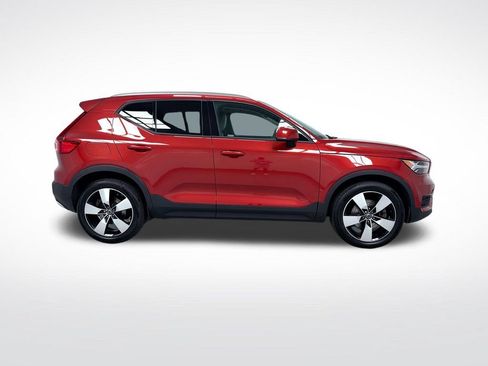 Used 2019 Volvo XC40 T4 Momentum FWD image 10