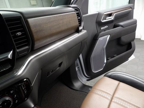 Used 2023 Chevrolet Silverado 1500 High Country w/ Technology Package image 11