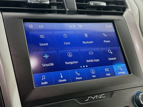 Used 2019 Ford Fusion SE FWD image 21