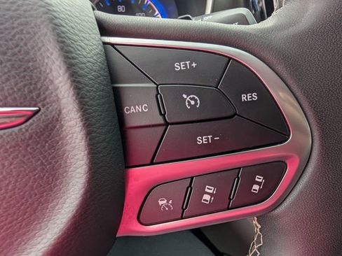 Used 2022 Chrysler Pacifica Touring-L FWD image 19