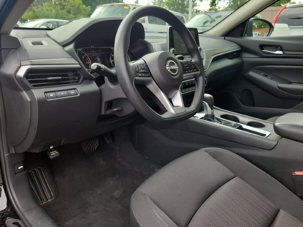 Used 2025 Nissan Altima 2.5 SV FWD image 22