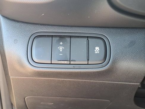 Used 2025 Hyundai Venue SEL FWD image 18
