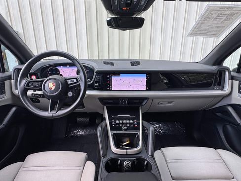 Used 2024 Porsche Cayenne AWD/4WD image 13