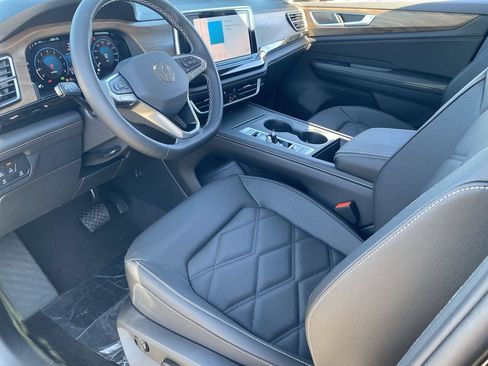 New 2026 Volkswagen Atlas SE FWD image 14
