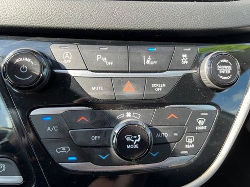 Used 2023 Chrysler Pacifica Touring-L FWD image 29