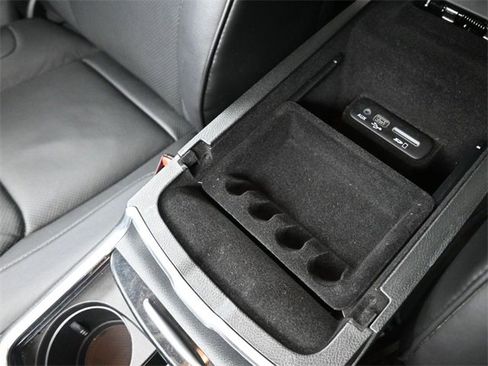 Used 2016 Chrysler 300 C w/ Safetytec Plus Group image 9