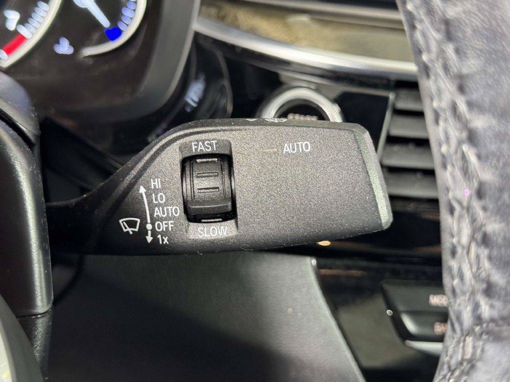 Used 2019 BMW 530i xDrive AWD/4WD image 23
