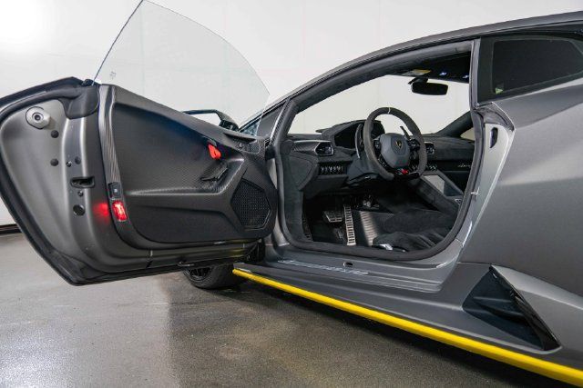 Used 2022 Lamborghini Huracan STO RWD image 14