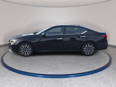 Used 2024 Nissan Altima 2.5 SV FWD image 7