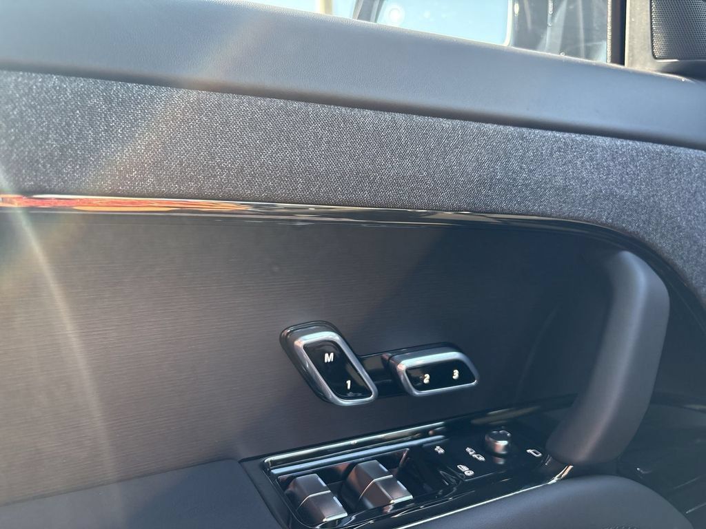New 2027 Land Rover Range Rover Sport Dynamic SE AWD/4WD image 21