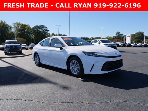 Used 2025 Toyota Camry LE image 1
