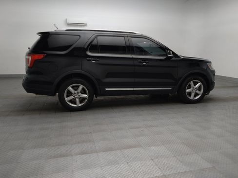 Used 2018 Ford Explorer XLT w/ Equipment Group 202A FWD image 10