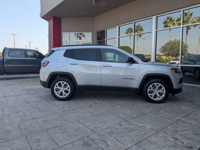 Used 2024 Jeep Compass Latitude AWD/4WD image 3