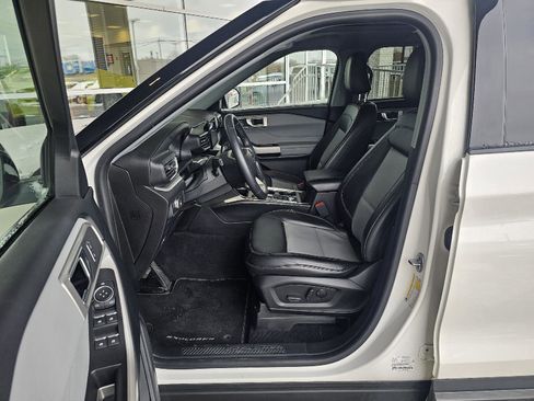 Used 2022 Ford Explorer XLT w/ Equipment Group 202A image 19