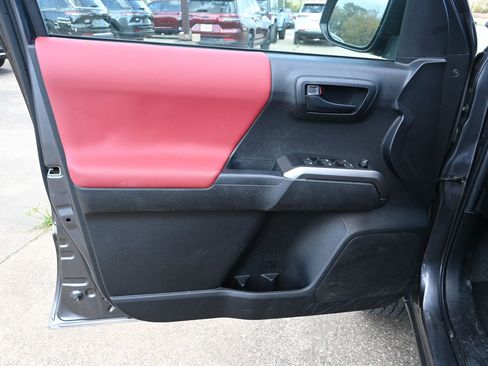 Used 2022 Toyota Tacoma SR image 11