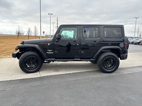 Used 2017 Jeep Wrangler Unlimited Sahara w/ Connectivity Group image 6