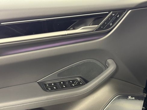 Certified 2025 Porsche Macan Electric image 26