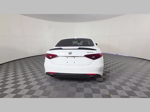 Used 2020 Alfa Romeo Giulia RWD image 40