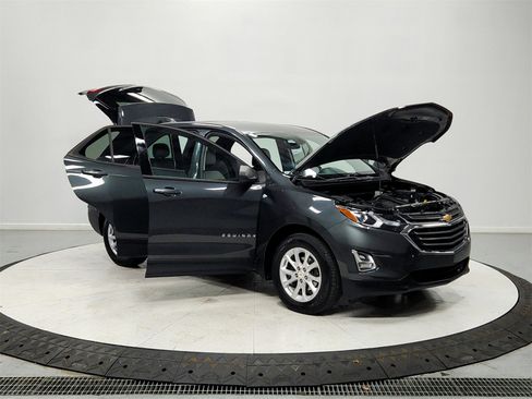 Used 2019 Chevrolet Equinox LS w/ LS Convenience Package image 9