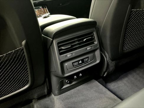 Used 2022 Audi Q7 Premium Plus w/ Premium Plus Package image 33