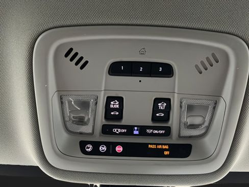 Used 2019 Chevrolet Traverse LT AWD/4WD image 42