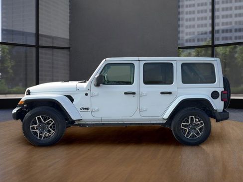 Used 2025 Jeep Wrangler Sahara image 2