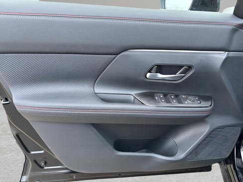 New 2026 Nissan Kicks SR w/ Cold Weather Package image 15