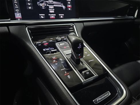 Used 2018 Porsche Panamera 4 image 27