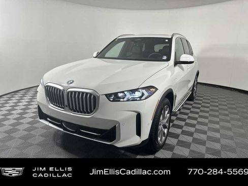 Used 2025 BMW X5 xDrive50e image 3