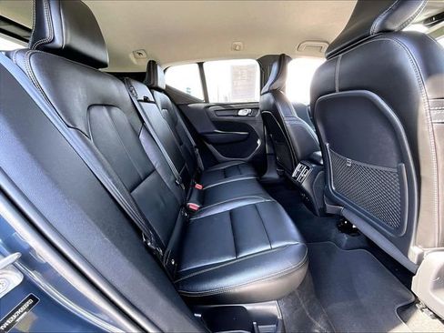 Used 2021 Volvo XC40 T5 Momentum w/ Premium Package image 16