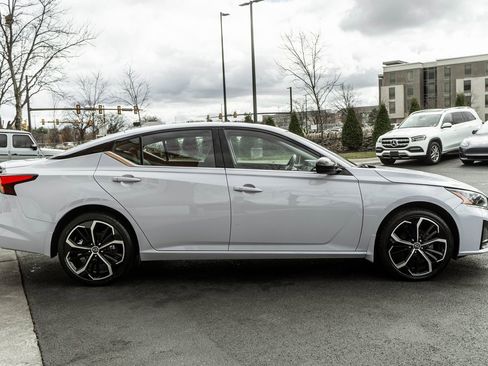 Used 2024 Nissan Altima 2.5 SR image 3