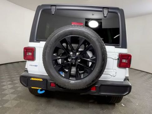 Used 2023 Jeep Wrangler Unlimited Sahara w/ Cold Weather Group AWD/4WD image 6