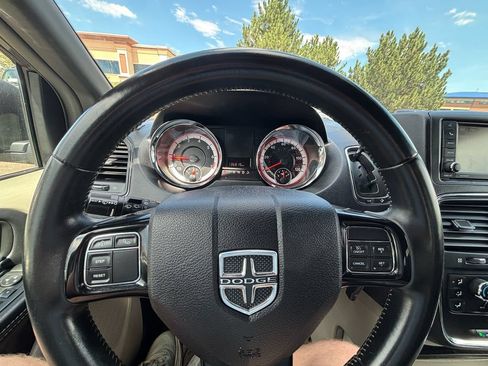 Used 2017 Dodge Grand Caravan SXT FWD image 28