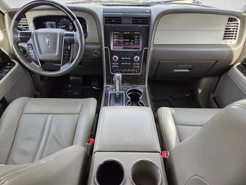 Used 2015 Lincoln Navigator L 4WD image 17