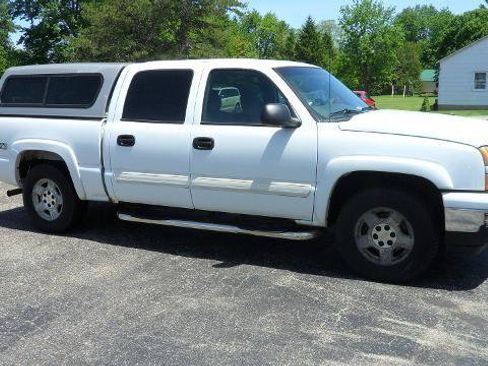 Used 2006 Chevrolet Silverado 1500 LT w/ Light Duty Power Package AWD/4WD image 4