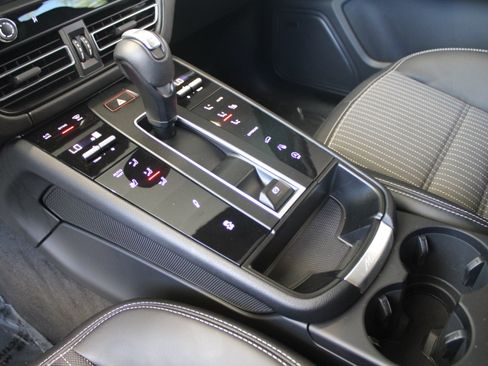 Certified 2026 Porsche Macan Turbo AWD/4WD image 21